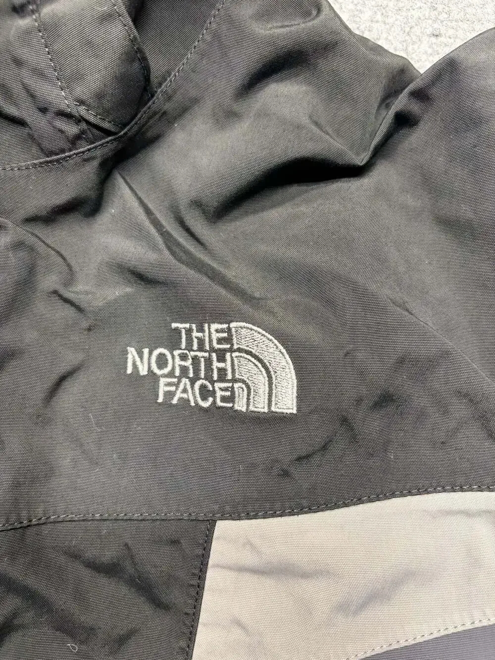 North Face Hyvent Men’s Jacket Medium Black Blue Ski Snowboard Winter Gorpcore